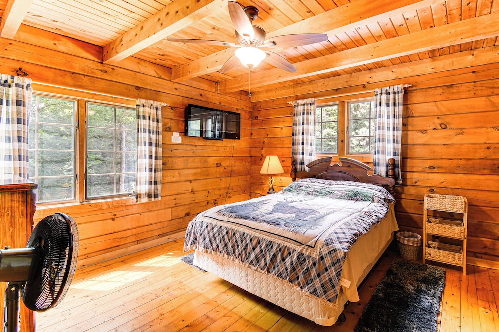 Private Hannibal Cabin With Sauna & Hot Tub!