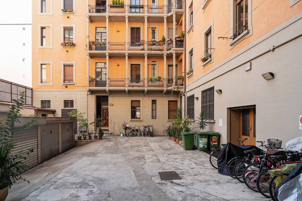 JOIVY Warm Flat For 3 In Isola, 10 Min To Centre