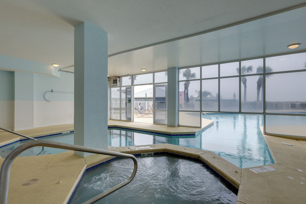 2 Mi to Beach: Condo w/ Balcony in Gulf Shores!