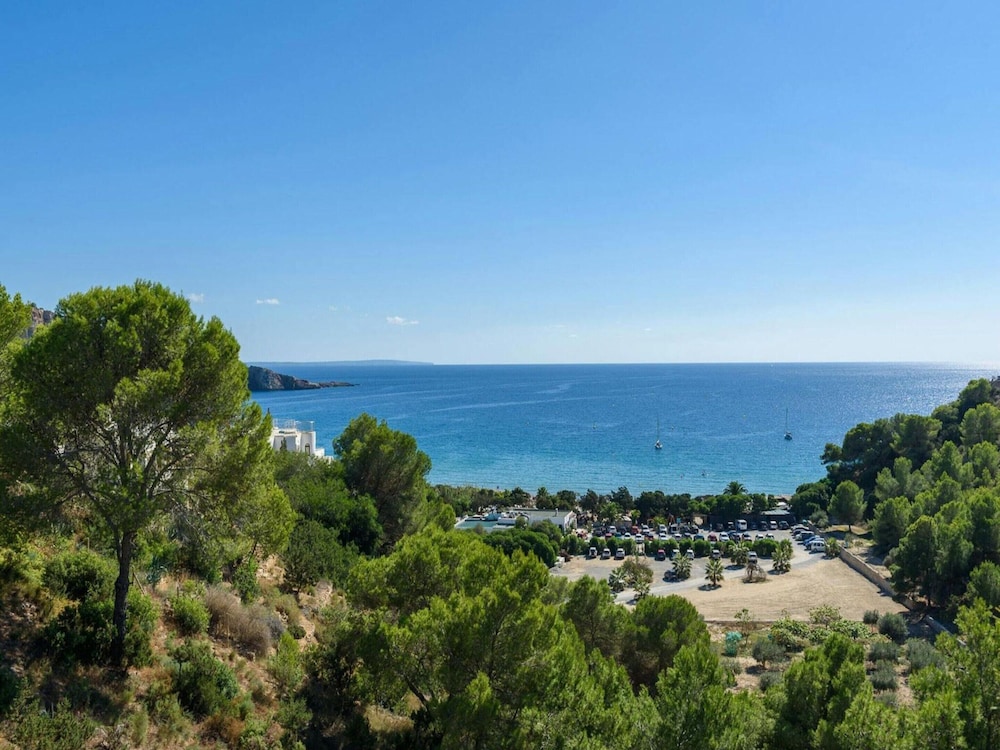 Magnificent Holiday Home With View