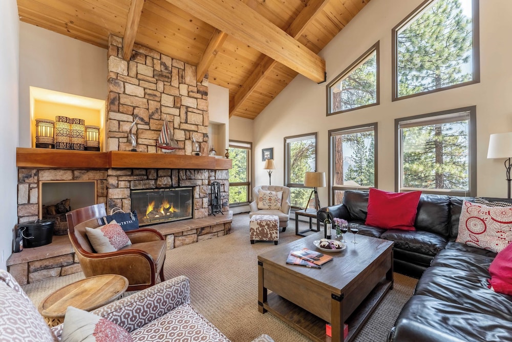 Crystal View by Avantstay Al Fresco Dining w/ View of Lake Tahoe + Crystal Bay