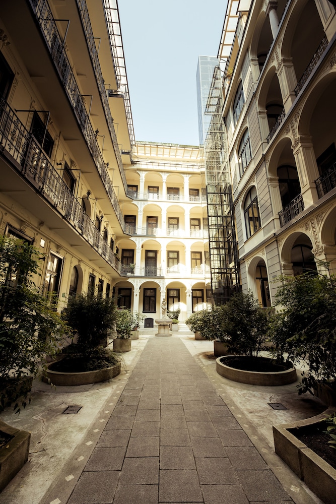 Budapest Easy Flat - Penthouse Basilica
