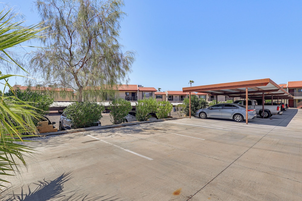 1 Mi to Lake Havasu: Outdoor Rec Hub w/ Views!