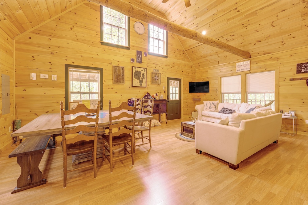 2 Mi to Marina & Beach: Frye Island Retreat!