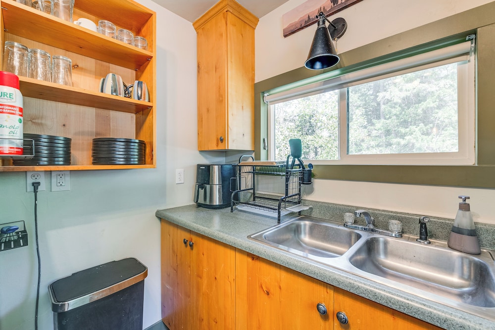 Lake Access, Mtn Views: 'cooks Cabin' in Kamas!