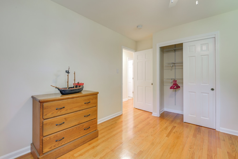 9 Mi to Historic District: Ellicott City Home!