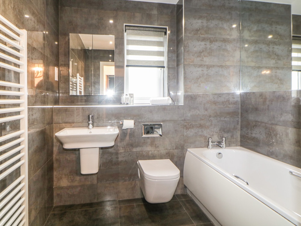 2 White Rock Court