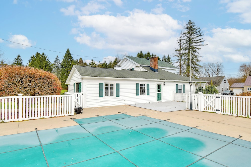 5 Mi to Lake Ontario: Mexico Home w/ Seasonal Pool