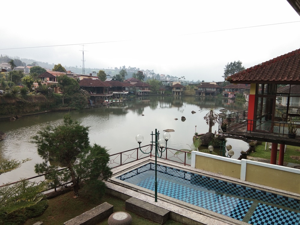 Villa Danau 5 Bedroom for 50 pax view 2
