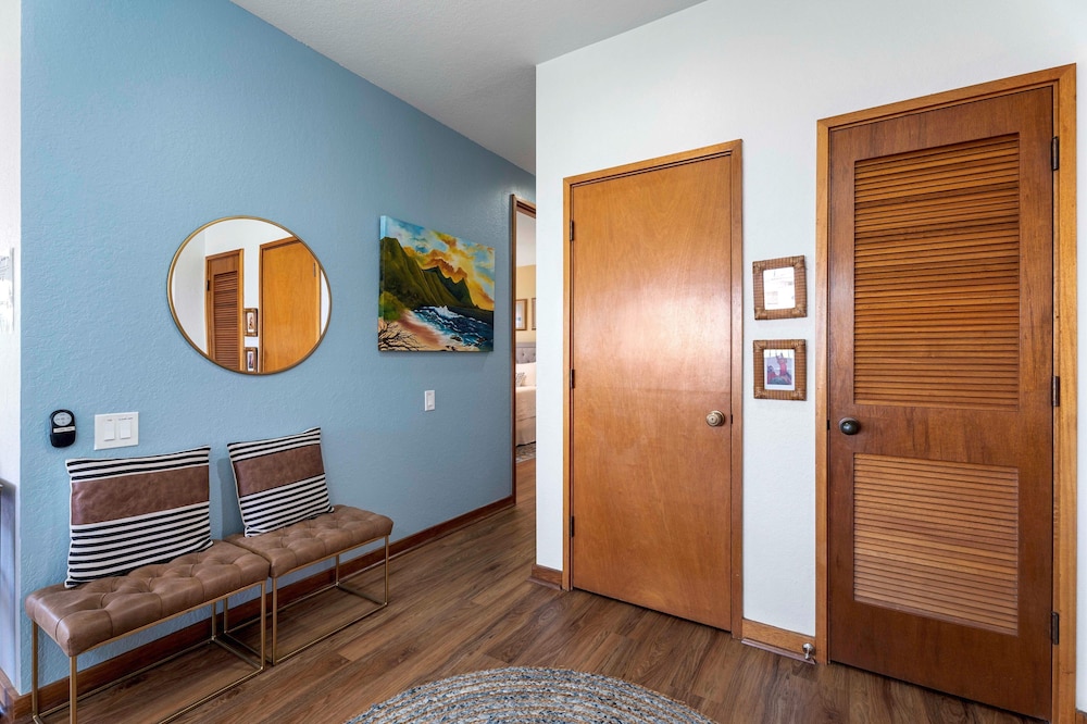 Newly Renovated - Gorgeous Condo & Location - Vrkcv