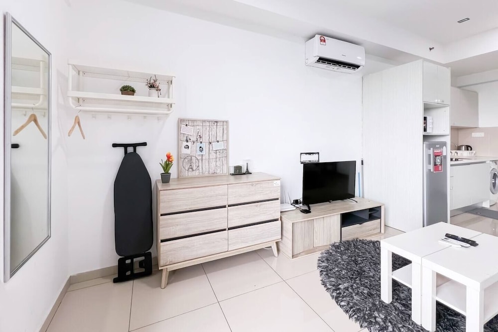 ICity Luxury Condo by Smarthome