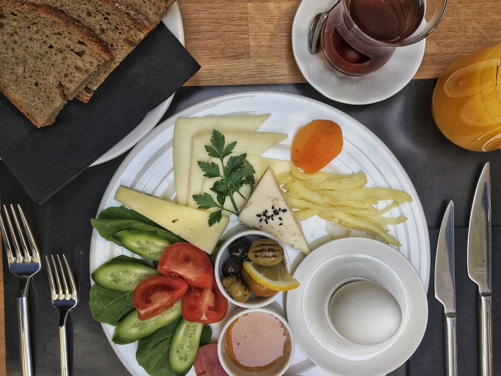 Four-G Hotel - Image 8