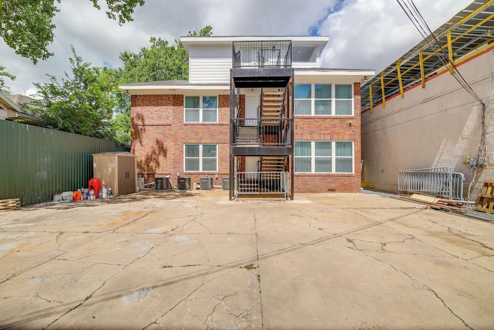 Fourth Ward Apartment: 1 Mi to Downtown Houston!