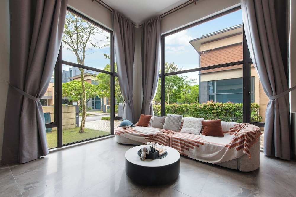 Forest City Golf Villa by A & Home Party
