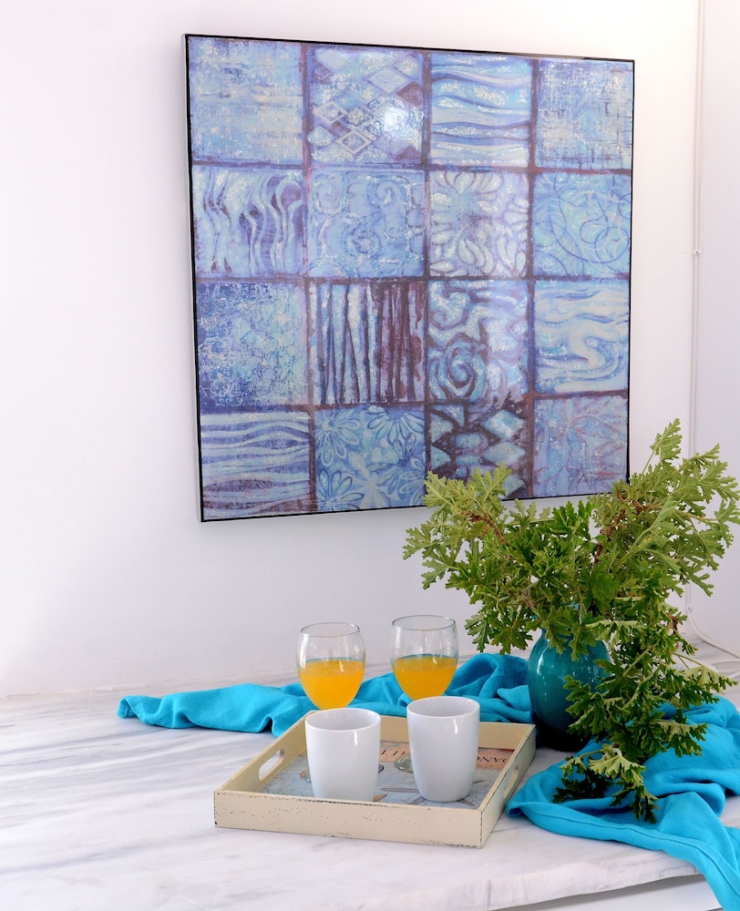Kouros Home Hotel
