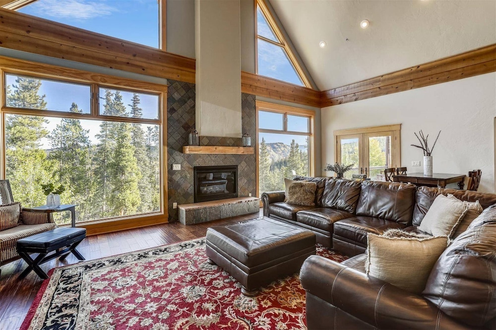 Luxury 5 Bedroom Pet-friendly Home in Breckenridge - 2 Miles to Main Street