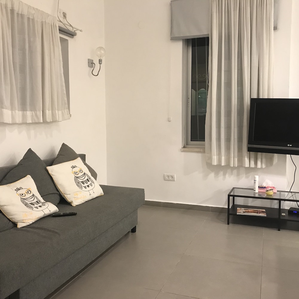 2Rooms Perfect Location 1Min to Beach