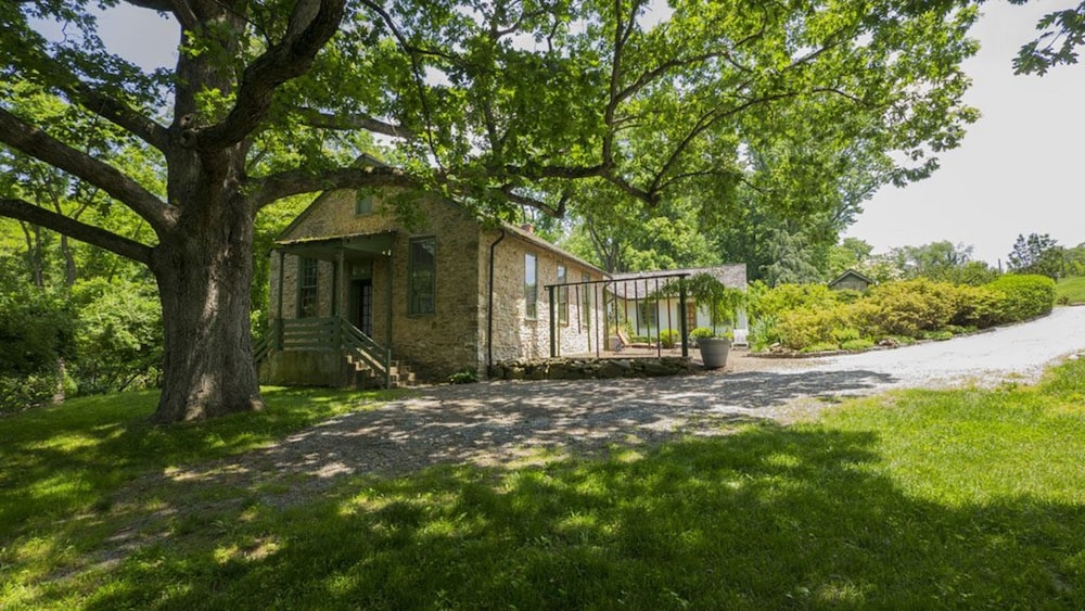 The Buck School Inn