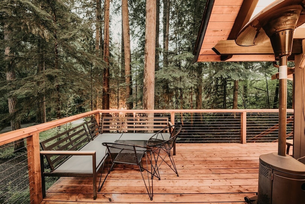 98sl - Hot Tub - Bbq - Pets Ok - Wifi - Sleeps 6 2 Bedroom Home by RedAwning