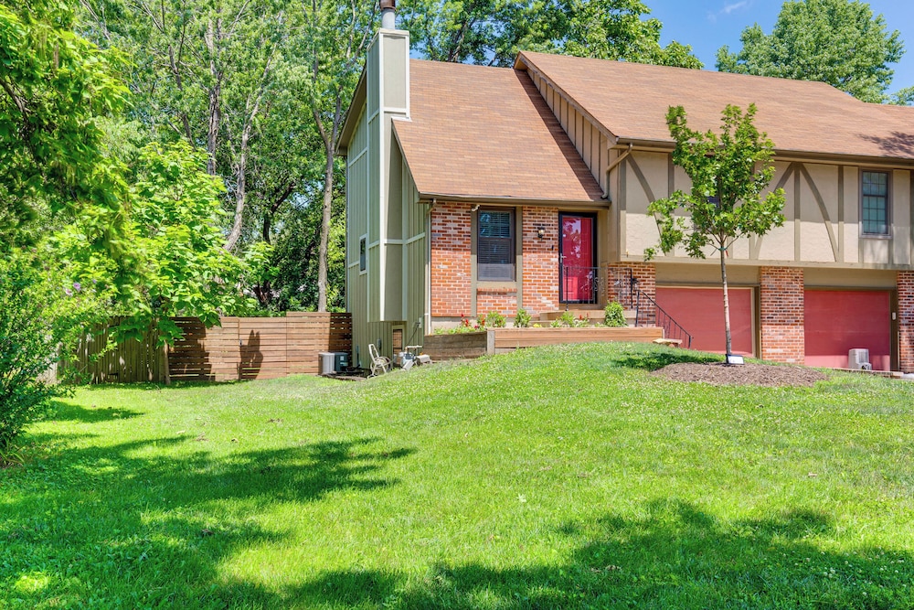 Shop, Dine & Unwind: Walkable Overland Park Home
