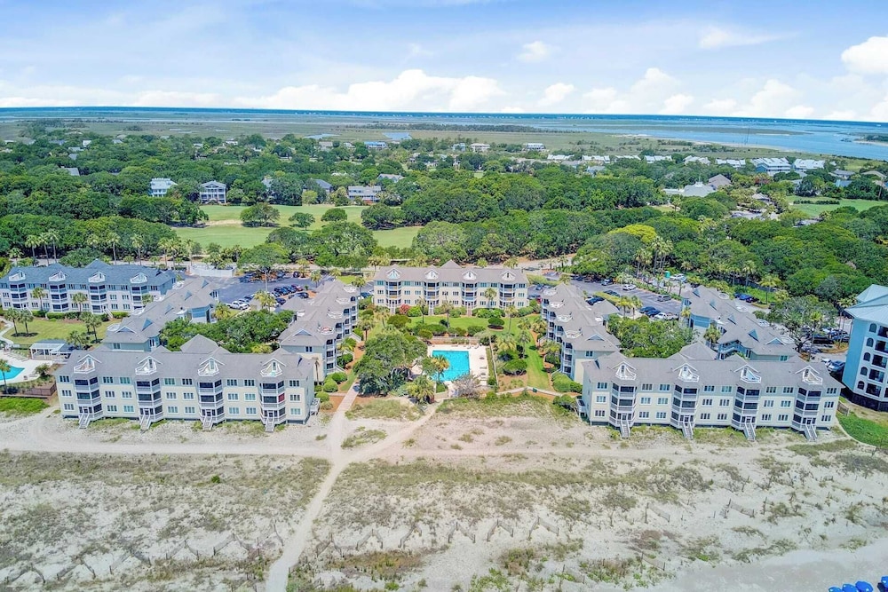 Oceanview Condo + Pool, Balcony & Beach Access 304 D Port O Call by Avantstay