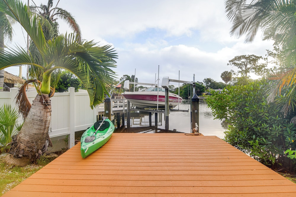 5 Mi to Dtwn: Pet-friendly Home in St Petersburg!