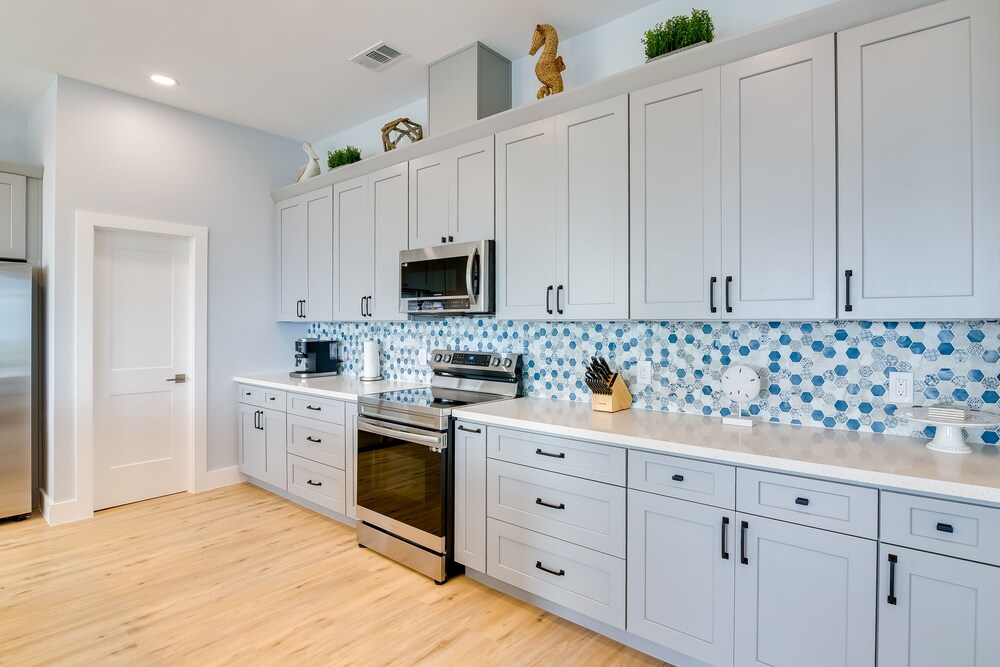 Steps to Beach: Vibrant House in Galveston!
