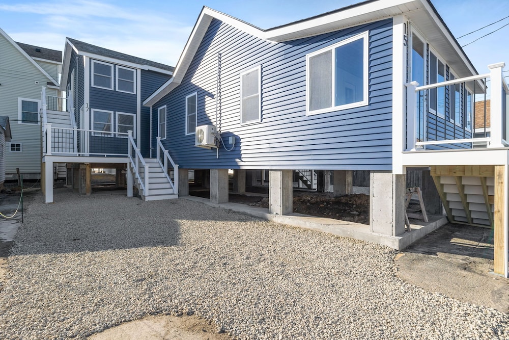 Modern Condo Perfect For Winter Rental