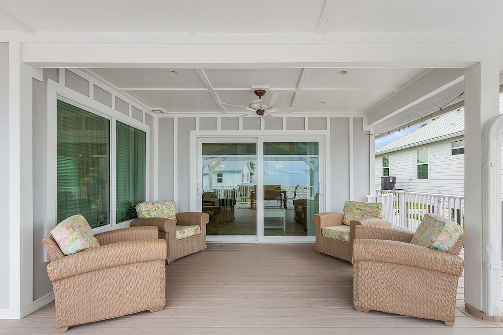 5550 Palmetto Paradise: 3br W/ Gulf Views, Heated Pool 3 Bedroom Home