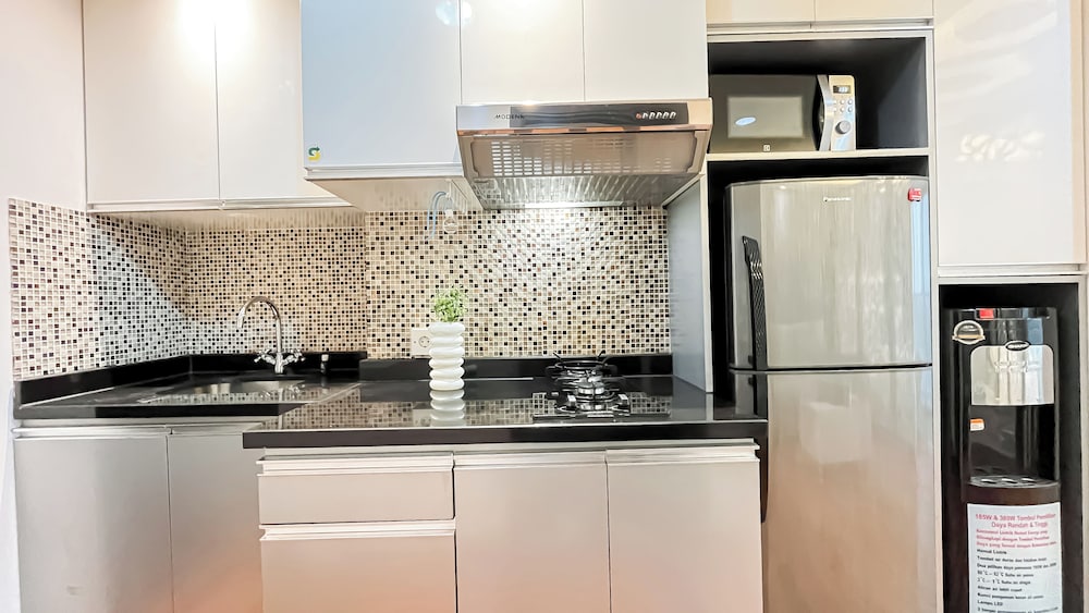 Good Location Studio At Apartment Tamansari The Hive Near Lrt Station