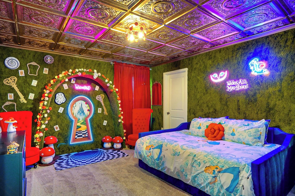 Epic 10br Solara Retreat, Themed Fun & Pool