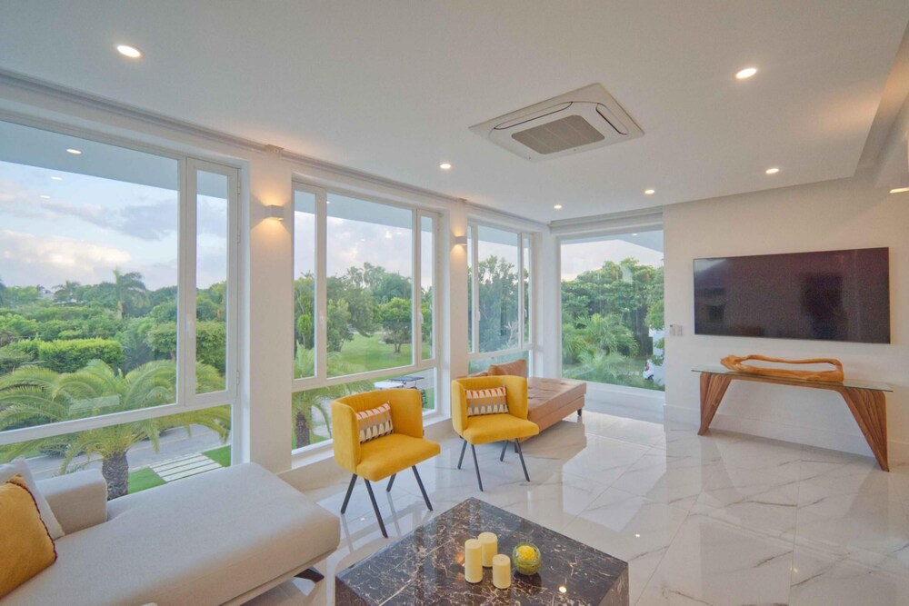 Luxury 6bdr Villa at Tortuga Bay Near Beach Golf