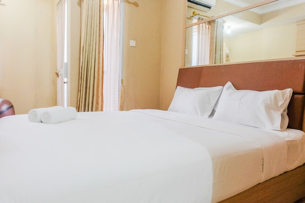 Minimalist Studio Room Great Western Apartment view 2