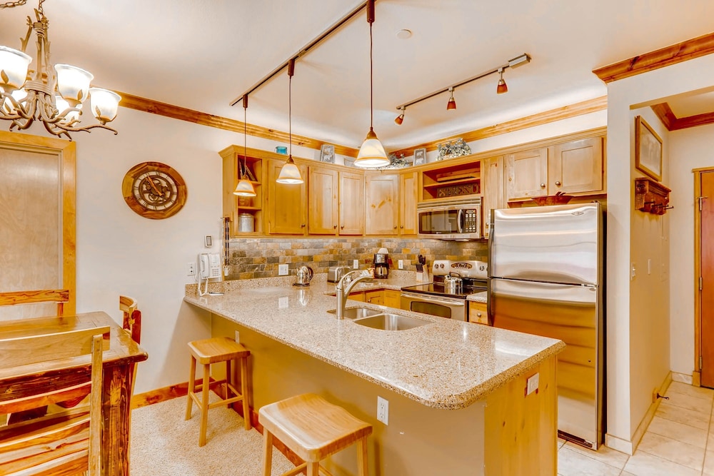 Summit County Vacations - Updated 1br Premier  At Black Bear Lodge- Kids Ski Free 1 Bedroom Condo by RedAwning - Property Image 12