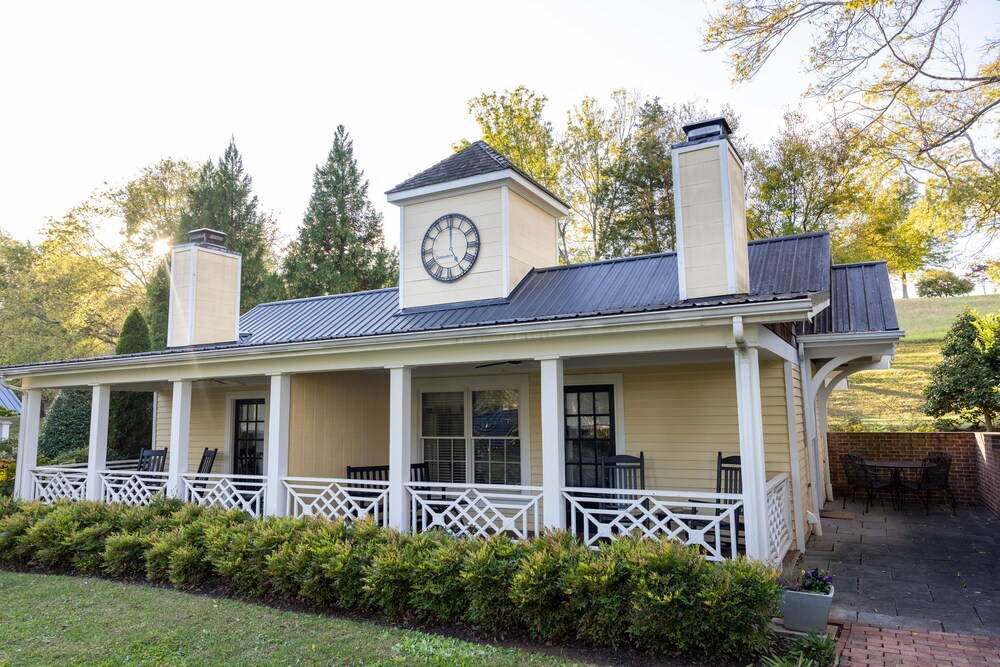 Inn at Willow Grove