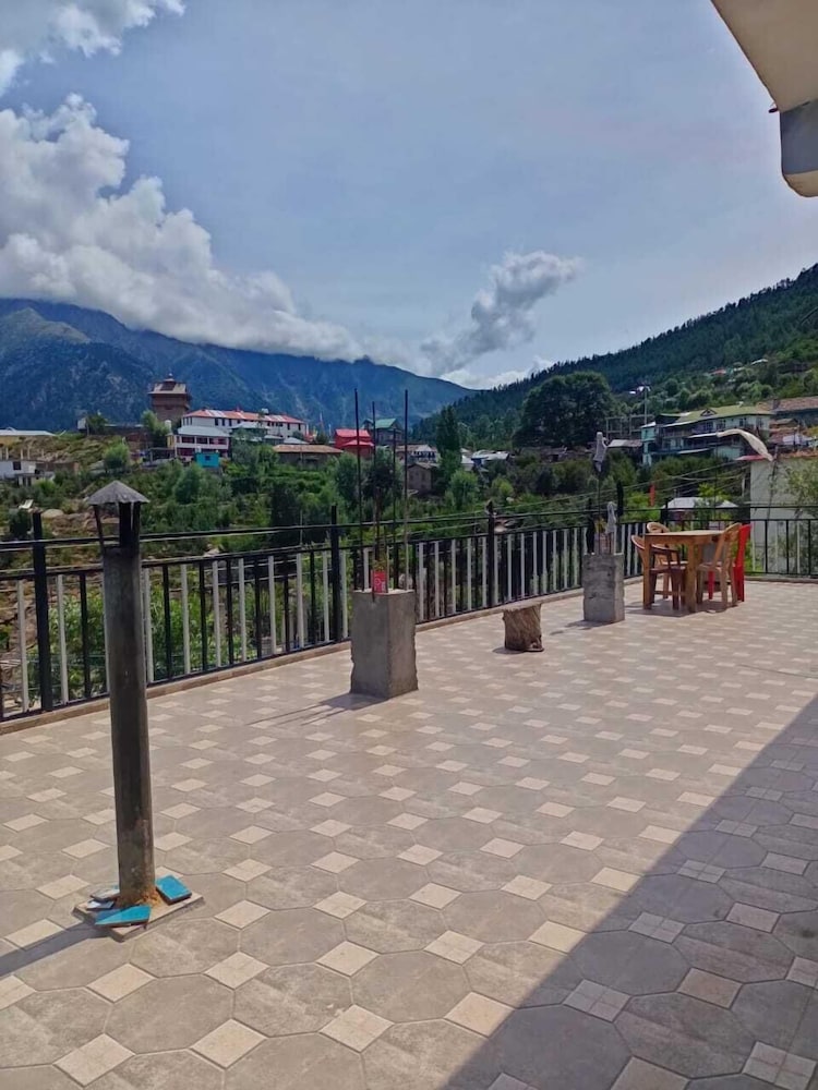 Aarav Chaaras Homestay
