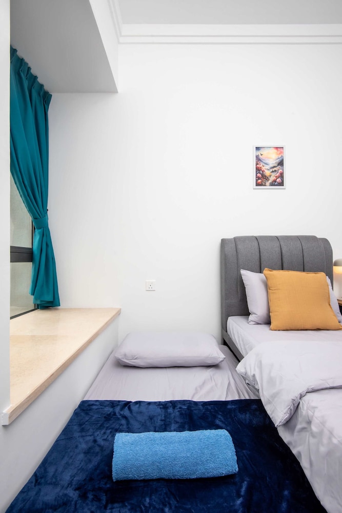 2BR R&F Phase2, CIQ R&F Mall, Free Parking