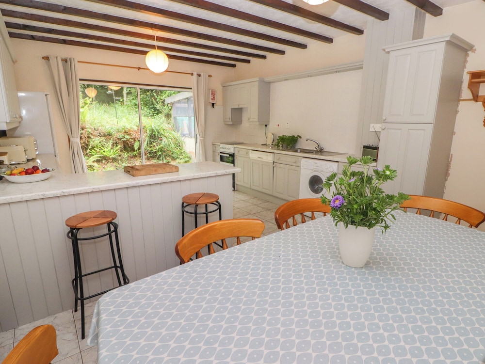 2 Cheriton Cottages