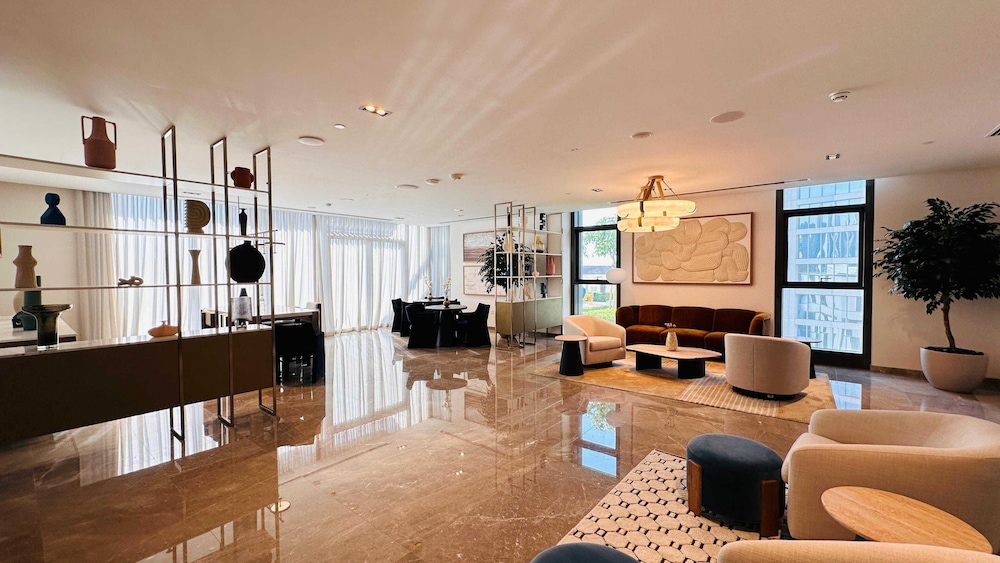 OYO HOME 1350 Premium 1-bed Apt Burj Crown