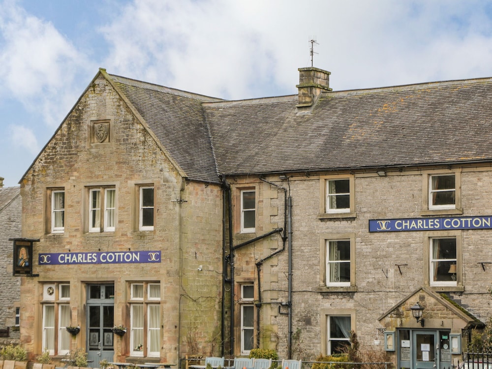 Dove Meadows House