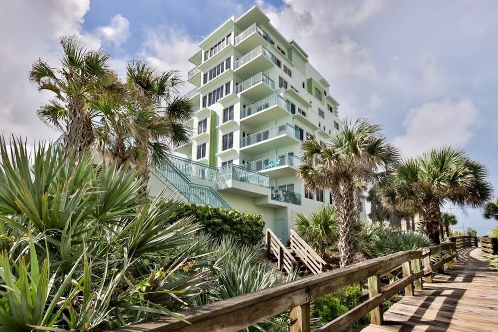 Oceanfront Condo With Beautiful Views 2 Bedroom Condo