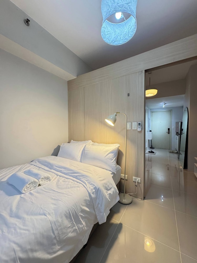 Entire Apartment in Makati City With Fast Wifi