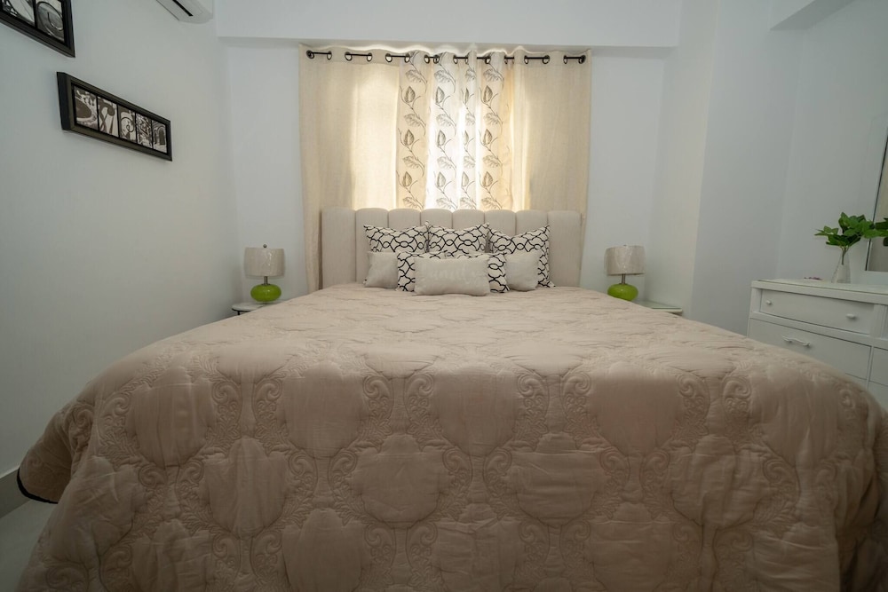 Featuring City Views, 1Br Downtown Stylish 2 Bt Sleeps 2 Wifi Gym Cine 2C view 2