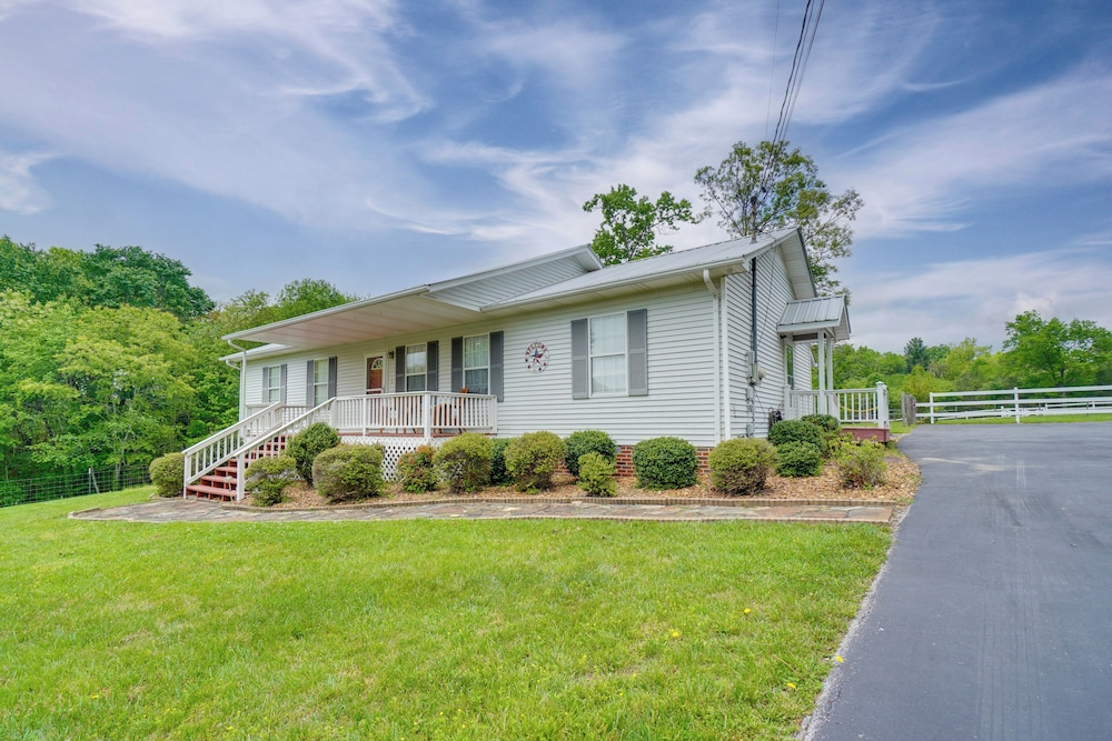 Horse-friendly Crossville Home! Golf, Hike & More!