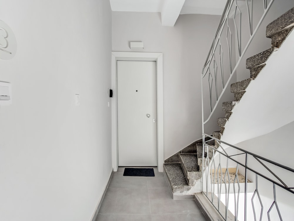 Sanders New Town - Adorable 1-bdr Apt w Balcony photo 5