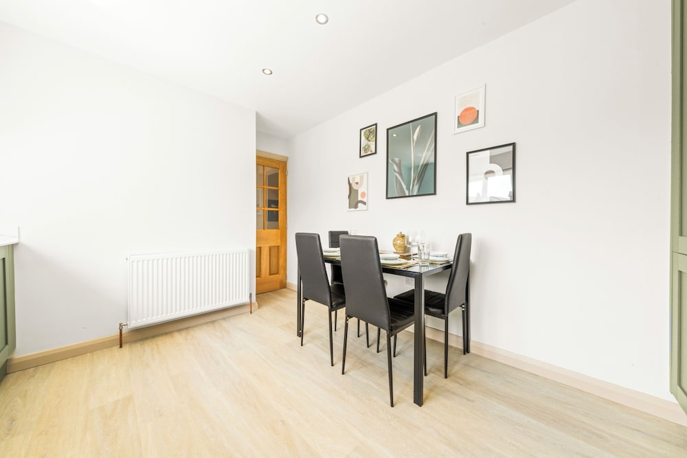 Modern 3Bed Home Next To Glasgow Airport