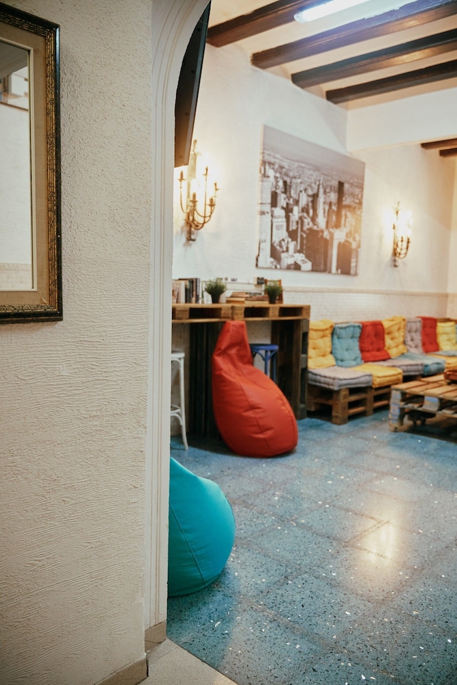 LOFT HOSTAL Group 118
