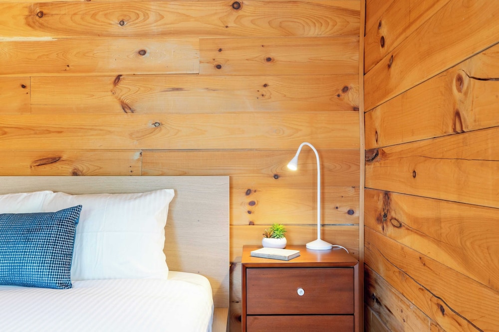 Secluded w/ Deck Views, Hot Tub, & Ping Pong Hudson in the Berks by Avantstay