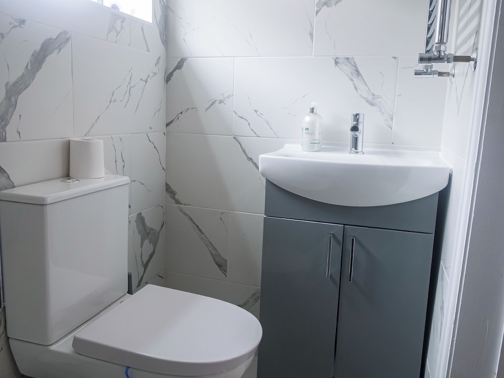 Spacious 6 Bedroom House in Bexleyheath