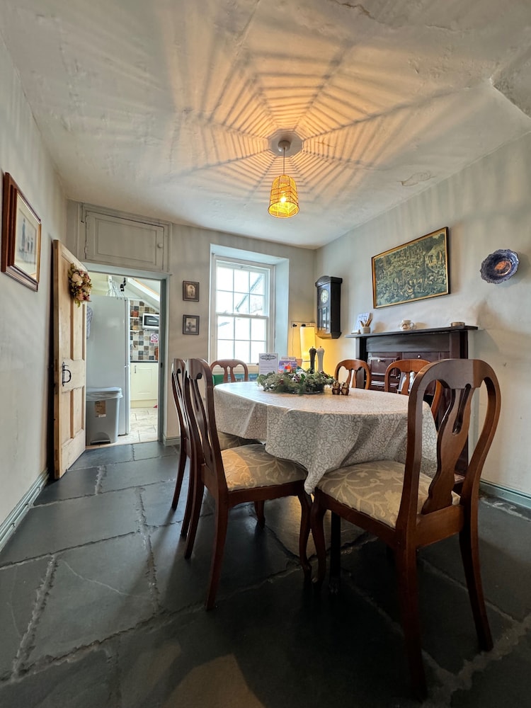 Old Locksmith Cottage Sleeps 6 - Pets Welcome